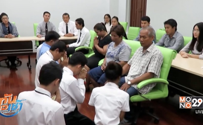 สั่งพักการเรียนรุ่นพี่สั่งรุ่นน้องถอดเสื้อในกิจกรรมรับน้อง