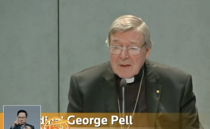 คาร์ดินัล “เพลล์” เดินทางถึงออสเตรเลียเพื่อสู้คดี