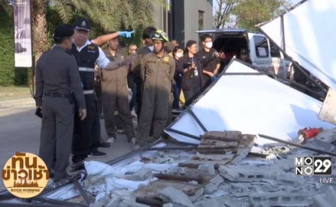 แผ่นปูนป้ายโครงการหมู่บ้าน ล้มทับคนงานเสียชีวิต