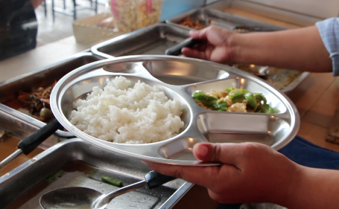 ข้าวแกงถาดหลุม ขวัญใจวัยทำงาน