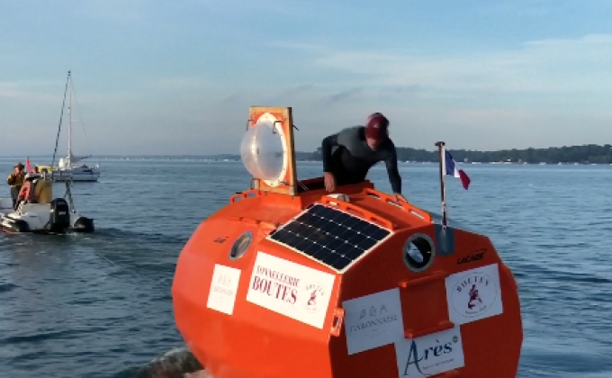 ชายฝรั่งเศสเดินทางข้ามแอตแลนติกด้วยถังยักษ์