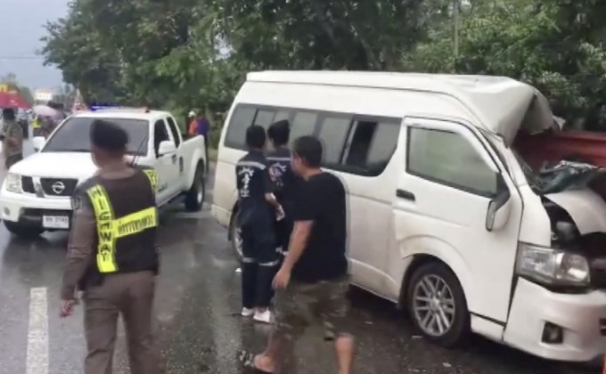รถตู้วงลำไย ไหทองคำ ประสบอุบัติเหตุ