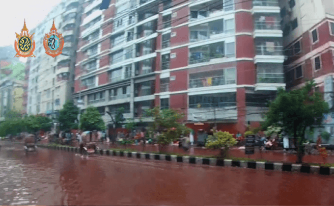 น้ำสีเลือดท่วมเมืองหลวงบังกลาเทศ