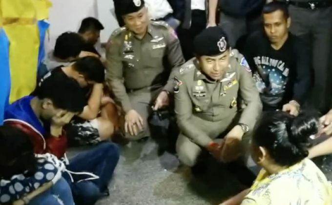 บุกค้นโกดังสินค้าหนีภาษีย่านมีนบุรี