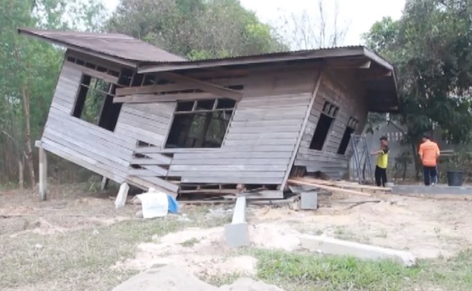 ช่างรับเหมายกบ้านพลาดถูกทับเสียชีวิต