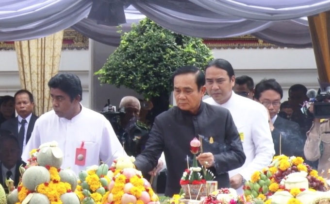 นายกฯ บวงสรวงอัญเชิญราชรถ-พระยานมาศ