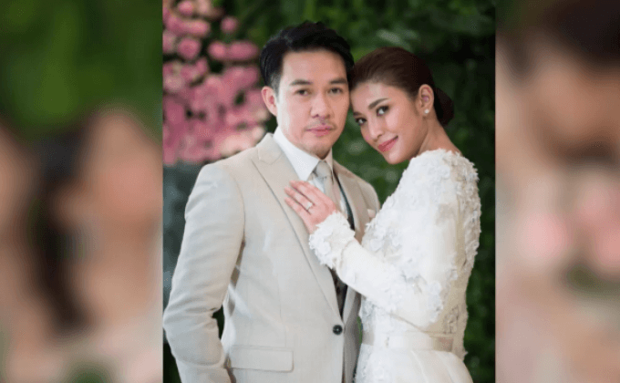 “เอมมี่ มรกต” ควง “ไฮโซเจมส์” เข้าพิธีวิวาห์สุดชื่นมื่น