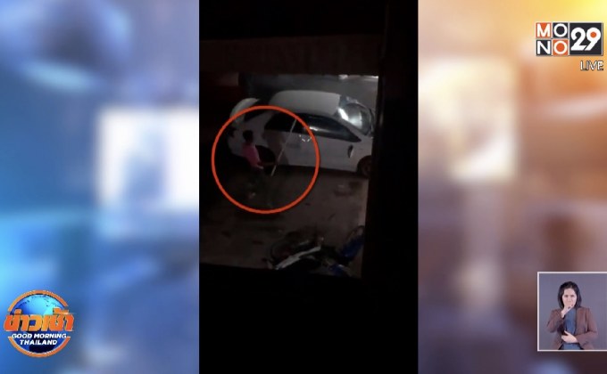 หนุ่มทะเลาะเมียไม้ฟาดรถเพื่อนบ้านพังยับ