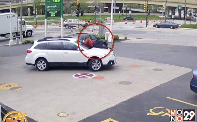 สาวไม่กลัวตายกระโดดเกาะหน้ารถสกัดโจร