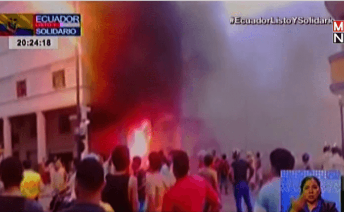 ไฟไหม้ซ้ำจุดเกิดแผ่นดินไหวในเอกวาดอร์