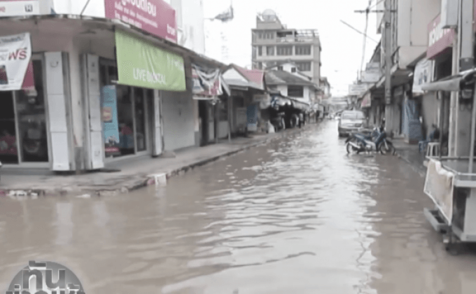 หลายจังหวัดภาคตะวันตกน้ำยังท่วมขังสูง