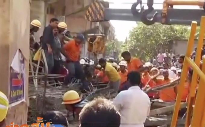 สะพานรถไฟในอินเดียพังถล่ม