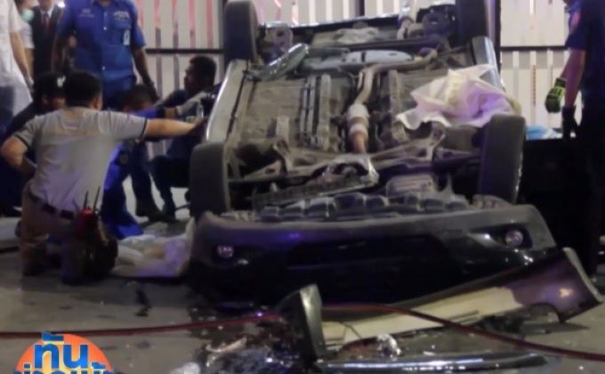 เก๋งตกลานจอดรถชั้น 3 ห้างฯเมืองหาดใหญ่ ดับ 2 ศพ