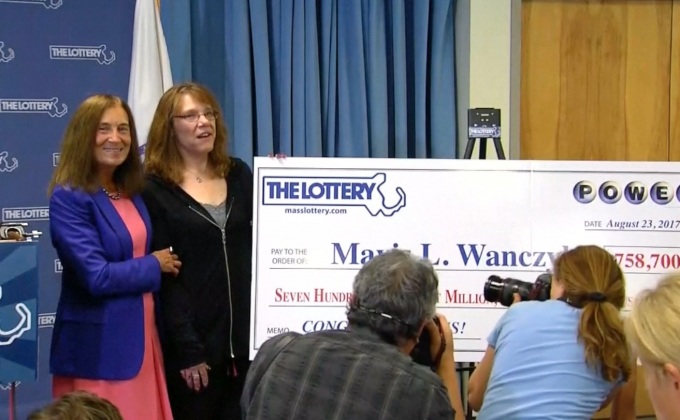 หวย “พาวเวอร์บอล” แจ็กพอตแตก 2.5 หมื่นล้านบาท