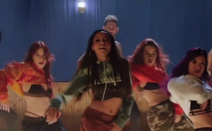 ศิลปินสาว Tinashe อวดลีลาเด็ดกับ MV เพลง Company