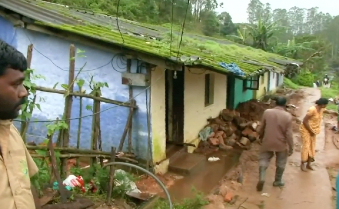 ​ผู้ประสบภัยน้ำท่วมในอินเดียทยอยกลับบ้าน