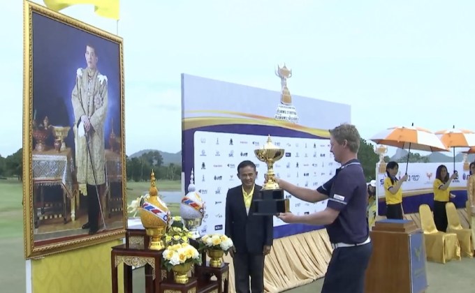 “ฮาร์ดิ้ง” ทำ 3 อันเดอร์ฯ คว้าแชมป์กอล์ฟถ้วยพระราชทาน ร.10