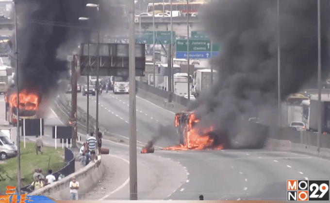 แก๊งค้ายาในบราซิลเผารถบัสประท้วงตำรวจ