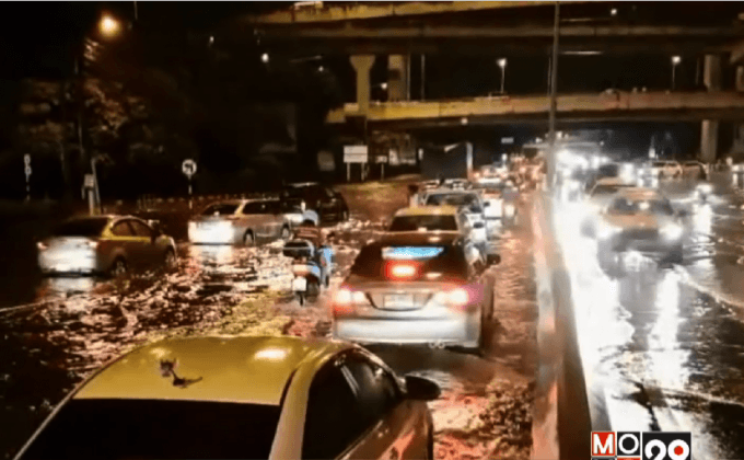 ฝนตกหนักน้ำท่วมย่าน ถ.แจ้งวัฒนะ จ.นนทบุรี