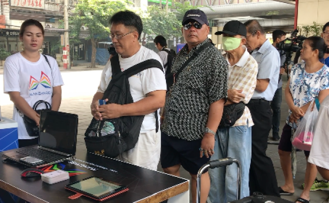 รฟม.แจกบัตรแมงมุมวันแรก 900ใบ