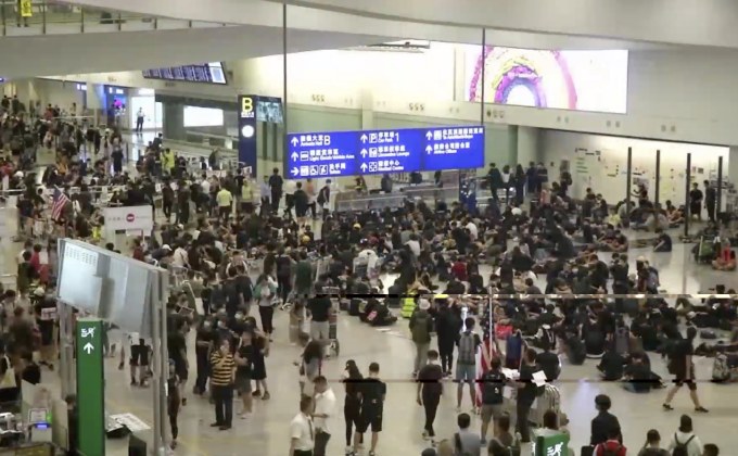 สตม.ยันไม่มีคนไทยตกค้าง หลังม็อบปิดสนามบินฮ่องกง