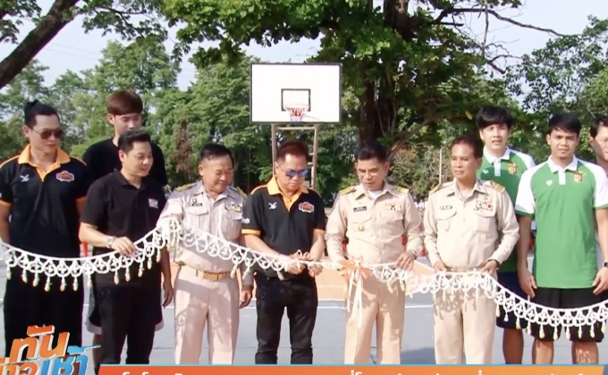 “โมโนกรุ๊ป” มอบสนามบาสฯที่โรงเรียนทุ่งเสลี่ยมชนูปถัมภ์