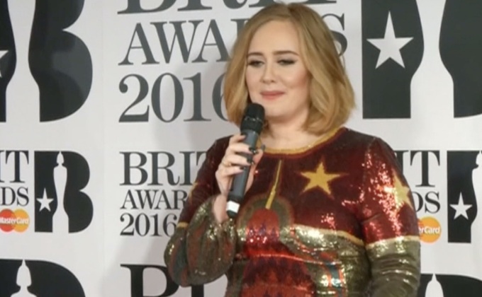 “อะเดล” ยกเลิคคอนเสิร์ตจากปัญหาเส้นเสียง