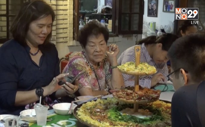 อึ้ง! “บะหมี่สู่สุคติ” จานยักษ์สูง 3 ชั้น