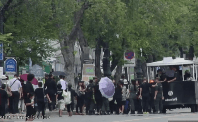 รายงานสดสนามหลวง