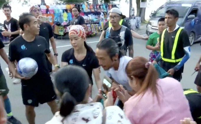 “ตูน บอดี้สแลม” วิ่งก้าวคนละก้าวสู่วันที่ 26