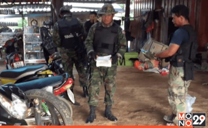 เจ้าหน้าที่บุกจู่โจม ค้นบ้านผู้ค้ายาเสพติด