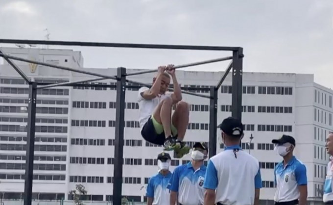 ผบ.ทบ.โชว์ทดสอบร่างกายก่อนเกษียณ