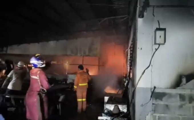 ไฟไหม้โรงงานเย็บผ้าขนาดใหญ่ จ.ร้อยเอ็ด