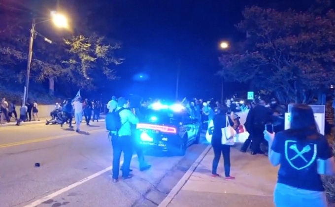 ประท้วงตำรวจยิงนักศึกษาดับในสหรัฐฯ