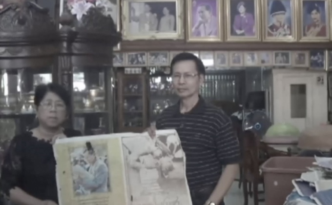 ชาวบ้านหนองขาม สะสมพระบรมฉายาลักษณ์กว่าหมื่นรูป