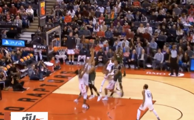 “เดอโรซาน” กด 52 แต้มนำไดโนเสาร์หักเขากวาง