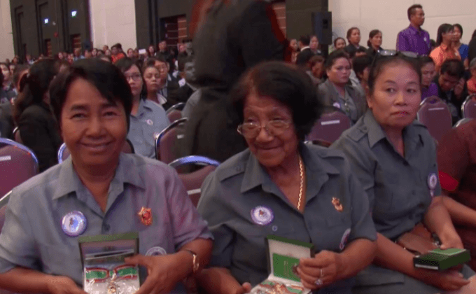 มอบรางวัล อสม. ดีเด่น