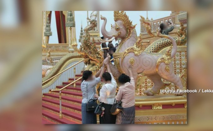 ห้ามขึ้นชมพระเมรุมาศชั้น 1-2 หลังพบพฤติกรรมไม่เหมาะ