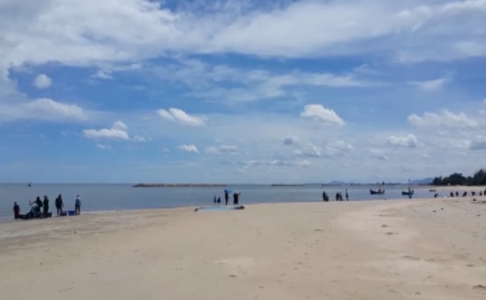 ปรากฏการณ์ “น้ำเบียด” ทำปลาตายเกลื่อนหาดเจ้าสำราญ