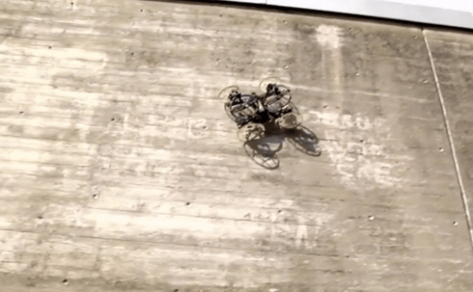 หุ่นยนต์รถปีนกำแพง