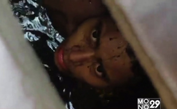 ช่วยหนุ่มติดท่อระบายน้ำ อ้างลงไปหาสมบัติ