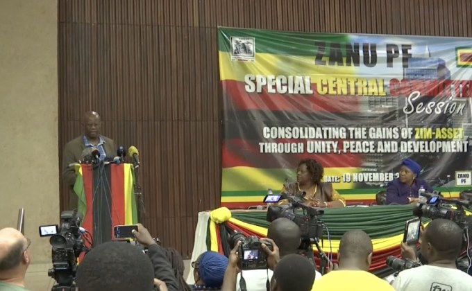 ปลด ปธน.ซิมบับเวพ้นตำแหน่งหัวหน้าพรรครัฐบาล