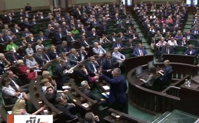 โปแลนด์ลงมติแก้ไขกฎหมายห้ามกล่าวถึงการฆ่าล้างเผ่าพันธุ์