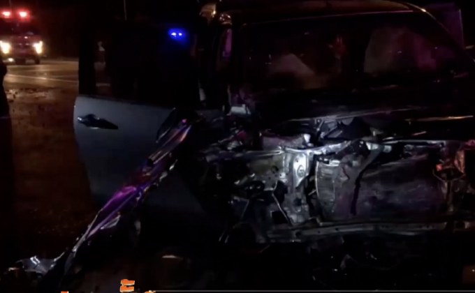 ถนนลื่นรถชนกัน 10 คันรวด จ.นครปฐม