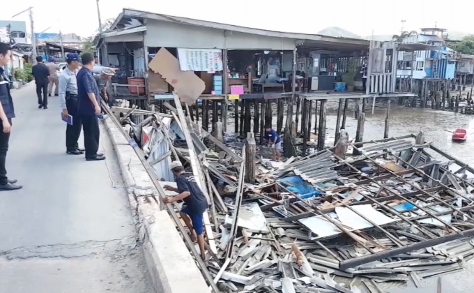 เร่งช่วยเหลือครอบครัวบ้านพังลงทะเล จ.ชลบุรี