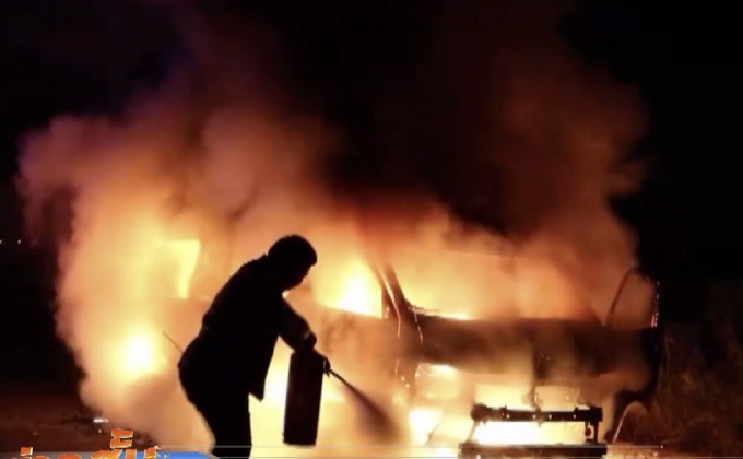 เกิดเหตุไฟไหม้รถตู้ จ.ชลบุรี คนขับรอดหวุดหวิด