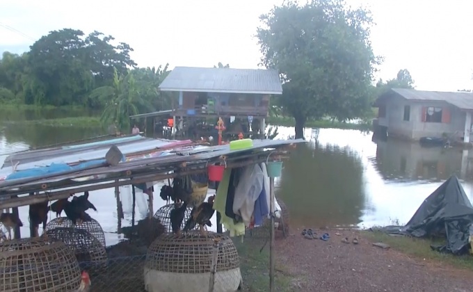 แม่น้ำยมล้นท่วมบ้านและโรงเรียน จ.พิจิตร