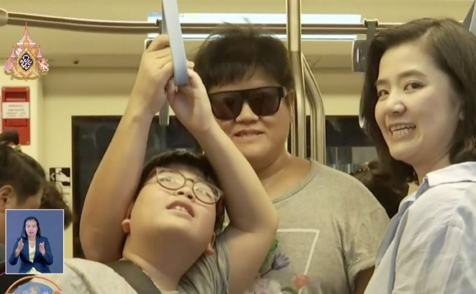ประชาชนพอใจนั่งฟรีรถไฟฟ้าสายสีน้ำเงิน