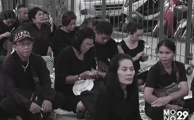 พสกนิกรเข้าถวายสักการะพระบรมศพเนืองแน่น