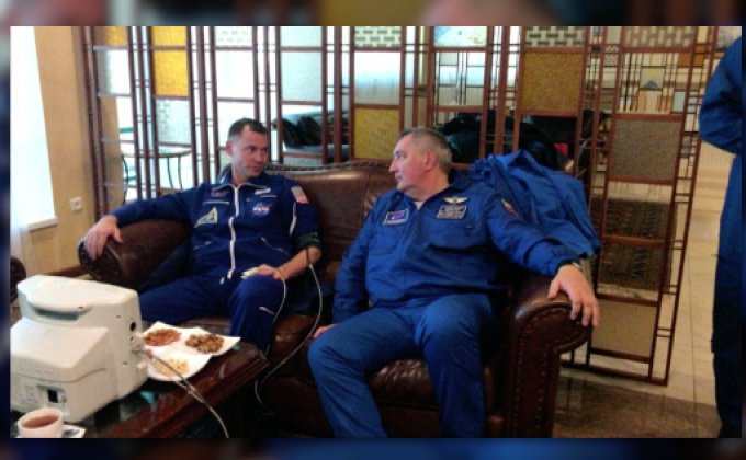 นักบินอวกาศเข้า รพ. หลังยานลงจอดฉุกเฉิน